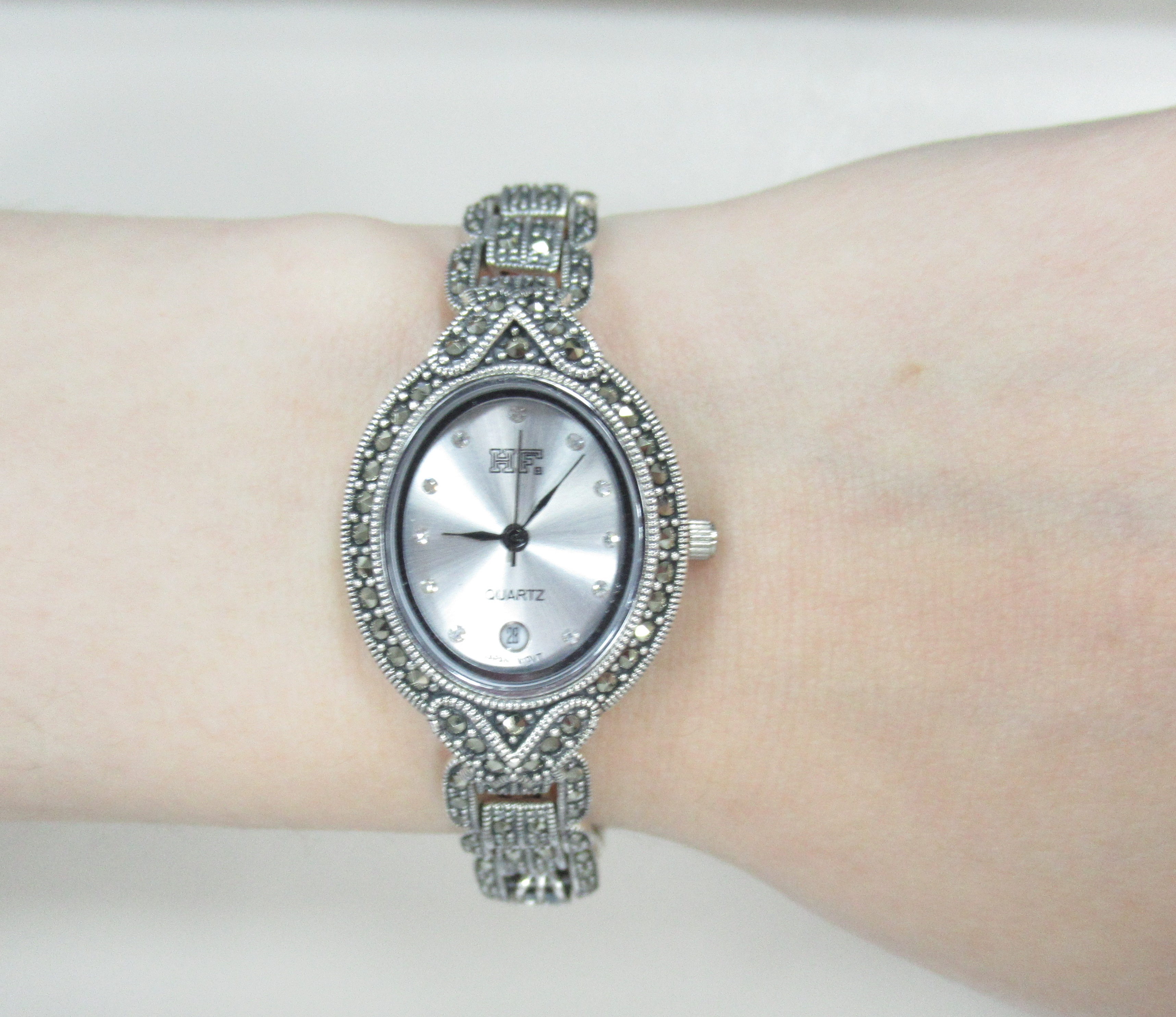 Серебряные часы с марказитами